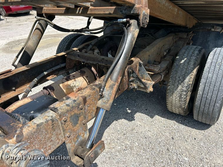 image for item EK8334 1993 Ford F450 Super Duty rollback truck