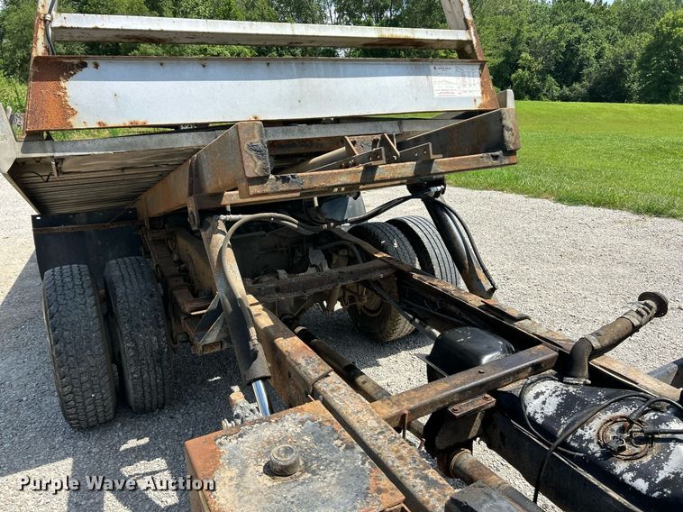 image for item EK8334 1993 Ford F450 Super Duty rollback truck