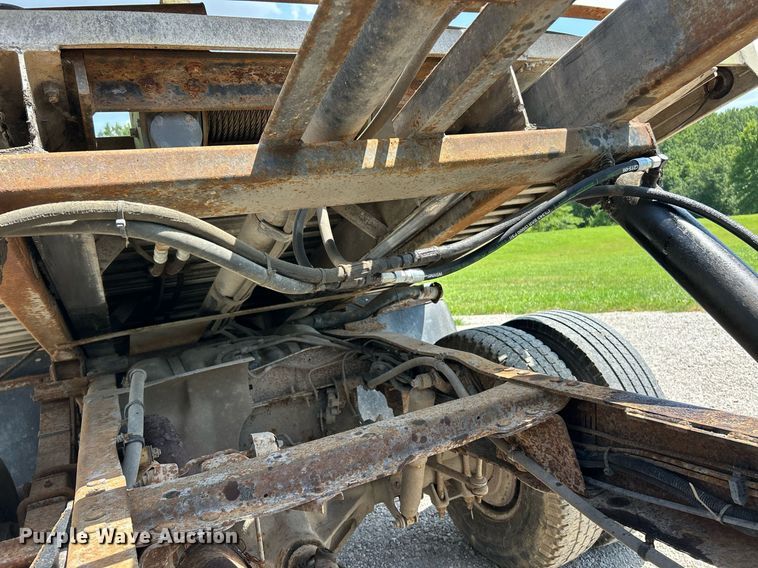 image for item EK8334 1993 Ford F450 Super Duty rollback truck