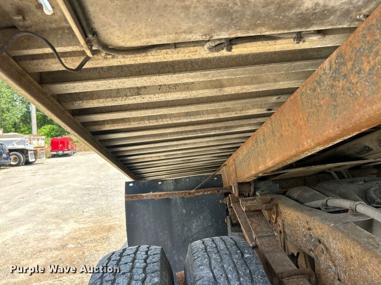 image for item EK8334 1993 Ford F450 Super Duty rollback truck