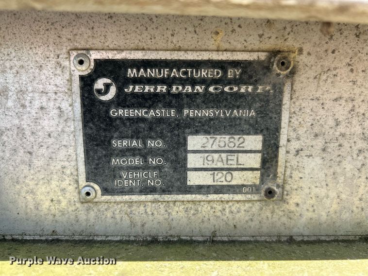 image for item EK8334 1993 Ford F450 Super Duty rollback truck