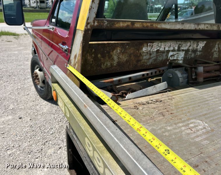 image for item EK8334 1993 Ford F450 Super Duty rollback truck