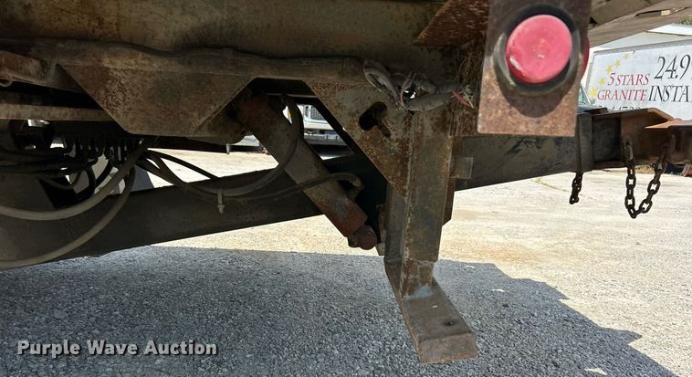 image for item EK8334 1993 Ford F450 Super Duty rollback truck