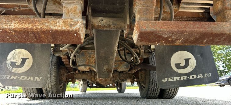 image for item EK8334 1993 Ford F450 Super Duty rollback truck