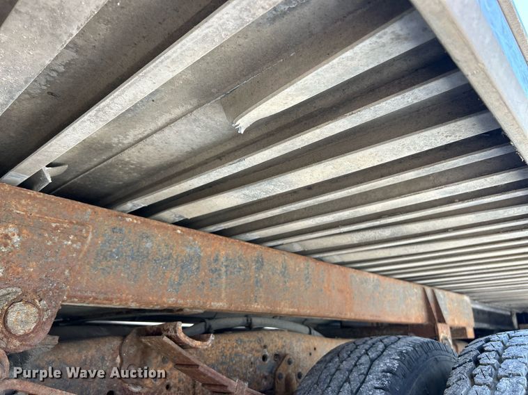 image for item EK8334 1993 Ford F450 Super Duty rollback truck