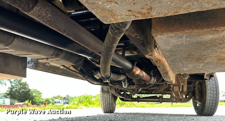 image for item EK8334 1993 Ford F450 Super Duty rollback truck