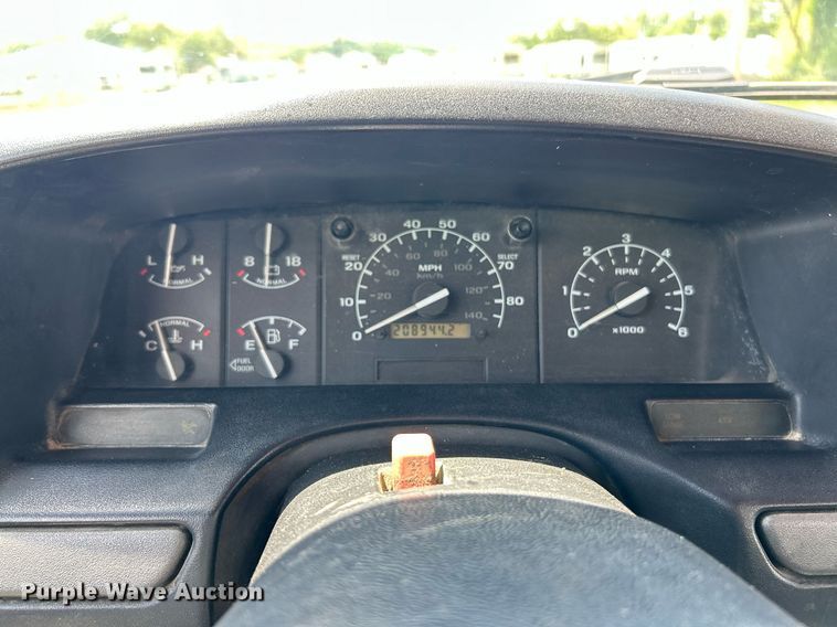 image for item EK8334 1993 Ford F450 Super Duty rollback truck