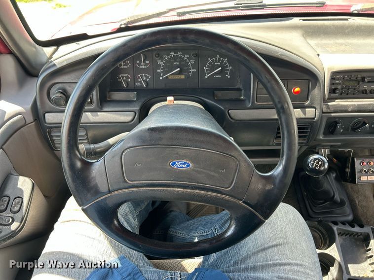 image for item EK8334 1993 Ford F450 Super Duty rollback truck