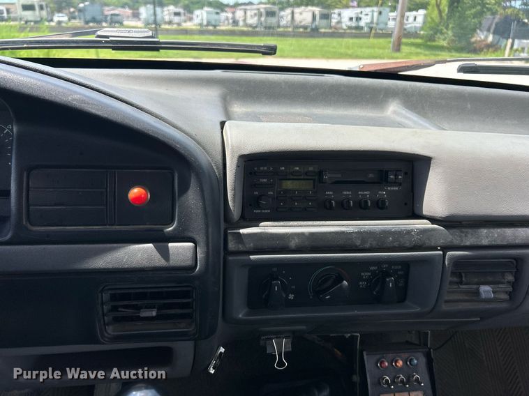 image for item EK8334 1993 Ford F450 Super Duty rollback truck