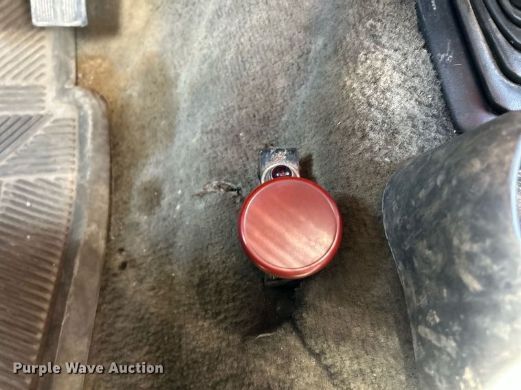 image for item EK8334 1993 Ford F450 Super Duty rollback truck