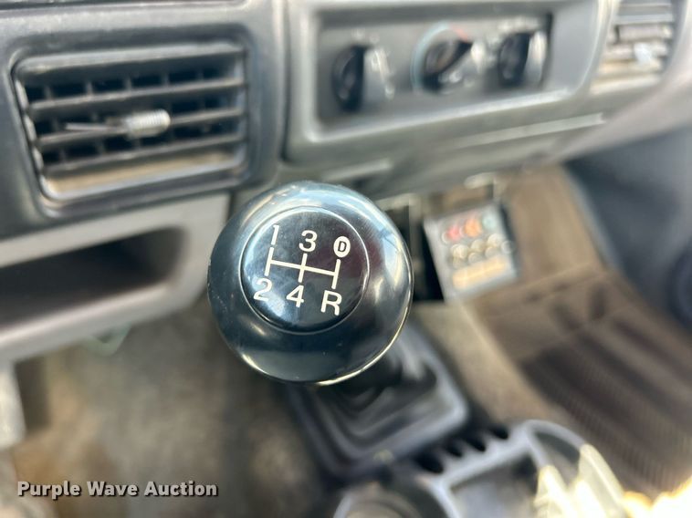 image for item EK8334 1993 Ford F450 Super Duty rollback truck