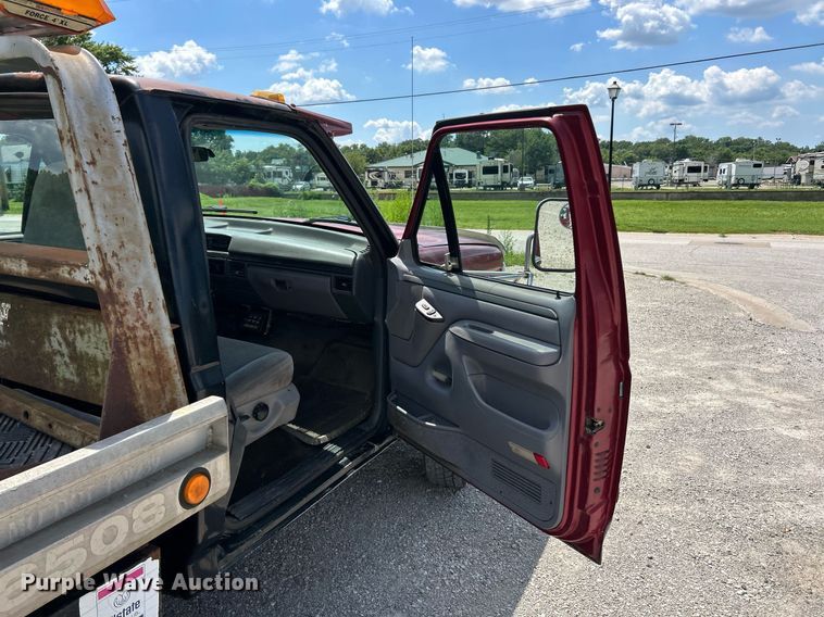 image for item EK8334 1993 Ford F450 Super Duty rollback truck