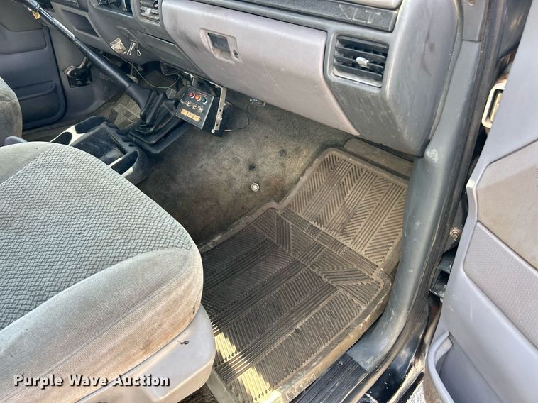 image for item EK8334 1993 Ford F450 Super Duty rollback truck