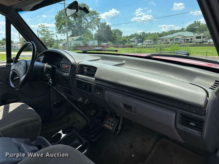 image for item EK8334 1993 Ford F450 Super Duty rollback truck