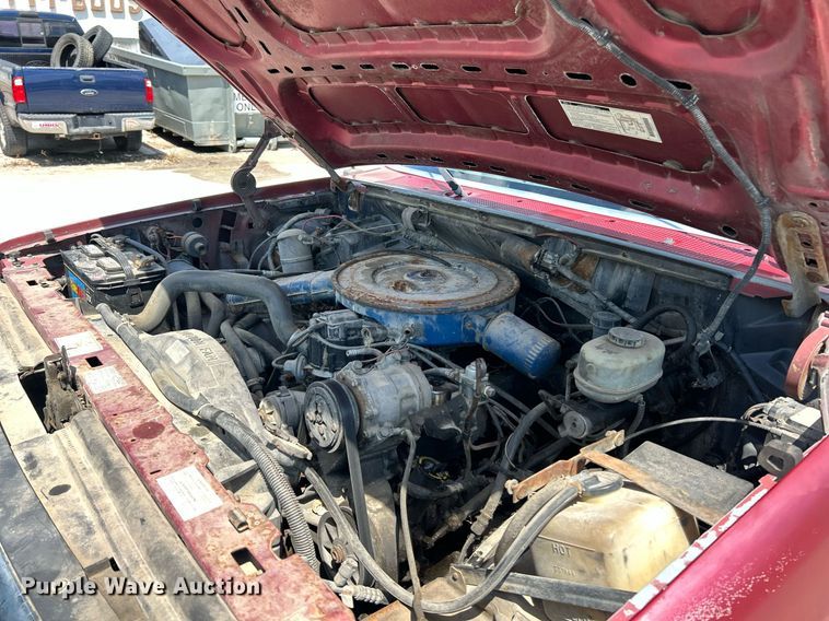 image for item EK8334 1993 Ford F450 Super Duty rollback truck