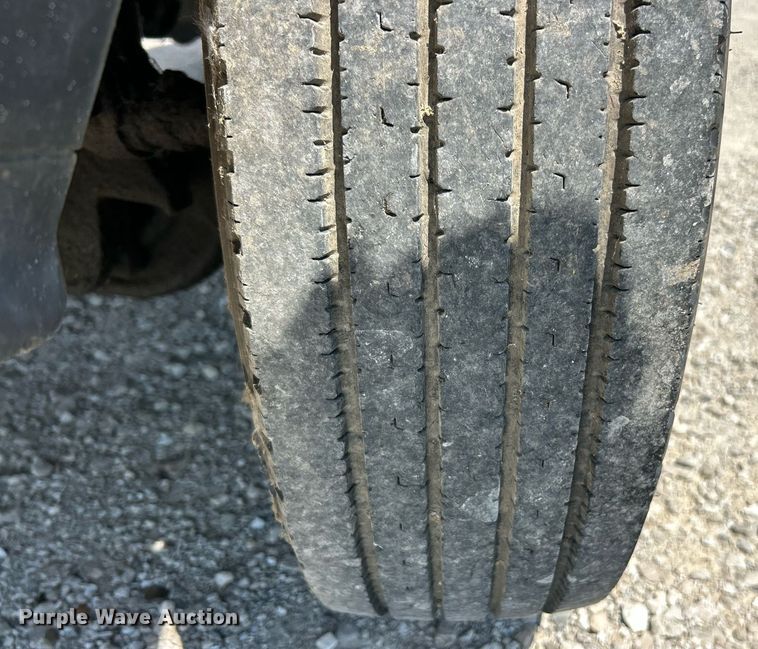 image for item EK8334 1993 Ford F450 Super Duty rollback truck