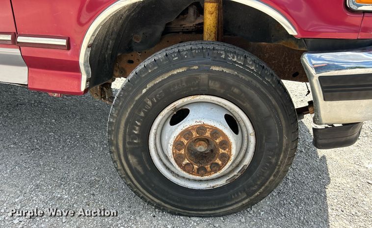 image for item EK8334 1993 Ford F450 Super Duty rollback truck