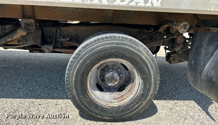 image for item EK8334 1993 Ford F450 Super Duty rollback truck