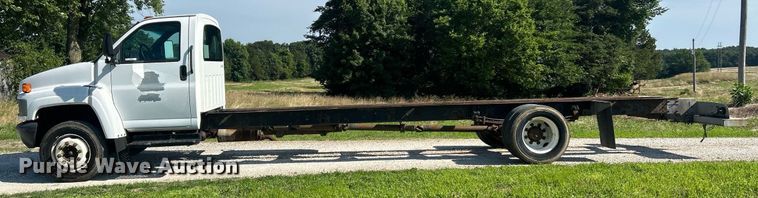 image for item EK8341 2007 GMC C5500 truck cab and chassis