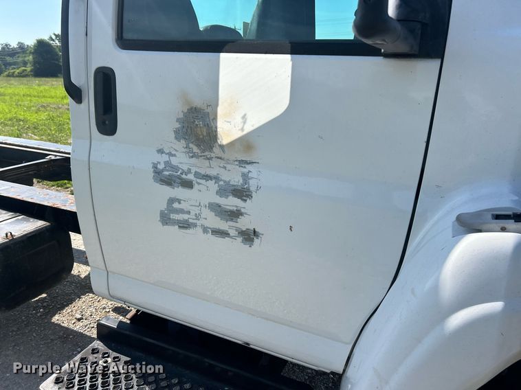 image for item EK8341 2007 GMC C5500 truck cab and chassis