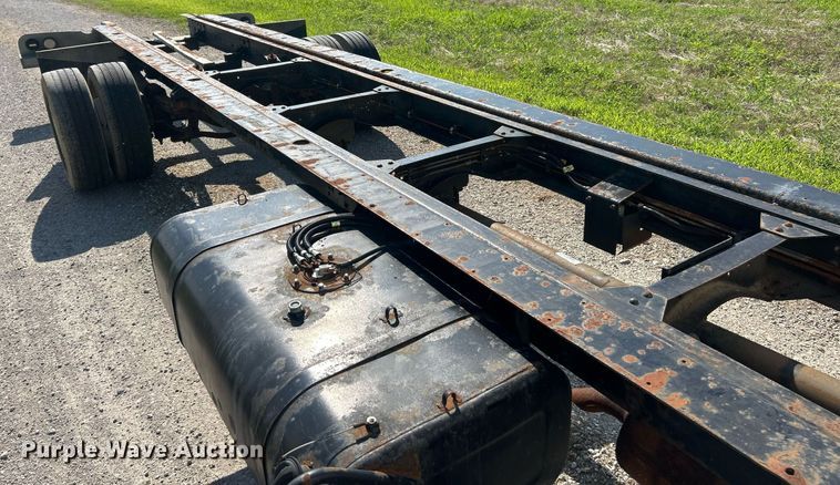 image for item EK8341 2007 GMC C5500 truck cab and chassis