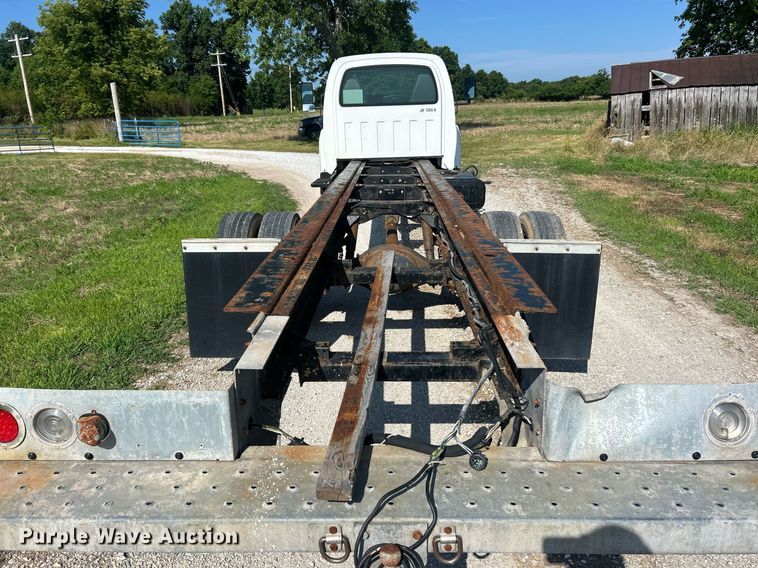 image for item EK8341 2007 GMC C5500 truck cab and chassis