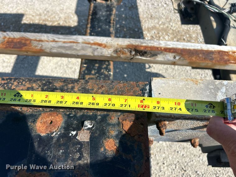 image for item EK8341 2007 GMC C5500 truck cab and chassis