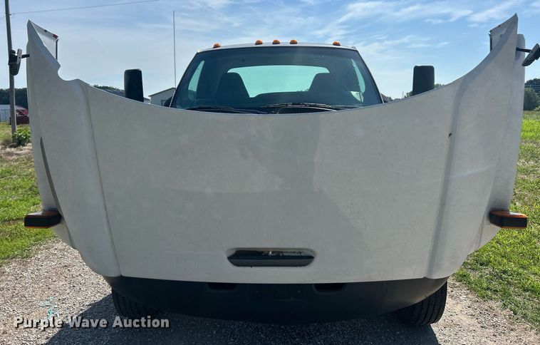 image for item EK8341 2007 GMC C5500 truck cab and chassis