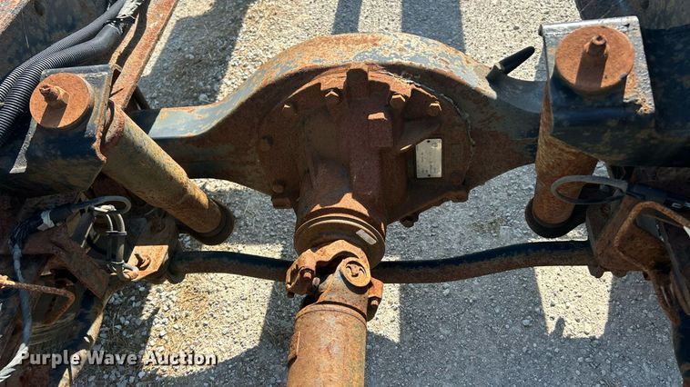 image for item EK8341 2007 GMC C5500 truck cab and chassis