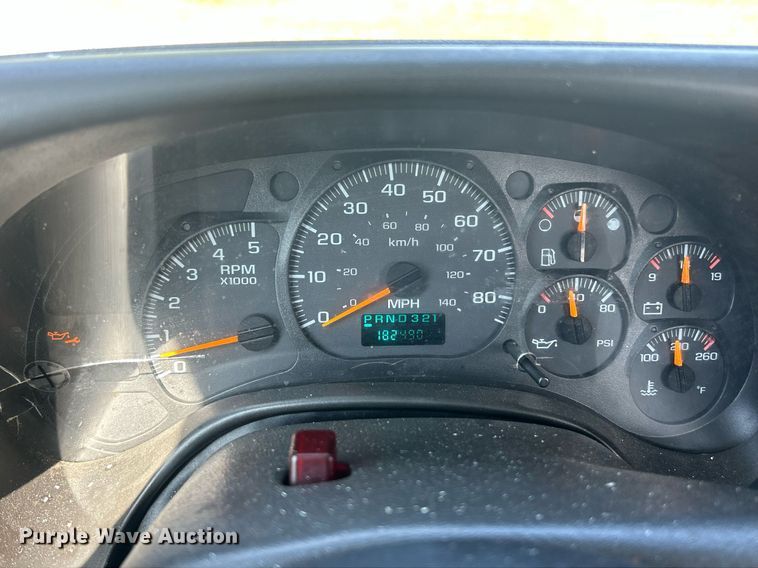 image for item EK8341 2007 GMC C5500 truck cab and chassis