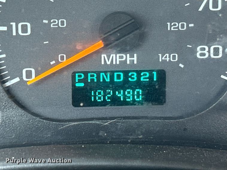 image for item EK8341 2007 GMC C5500 truck cab and chassis