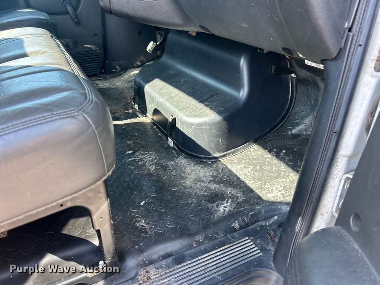 image for item EK8341 2007 GMC C5500 truck cab and chassis