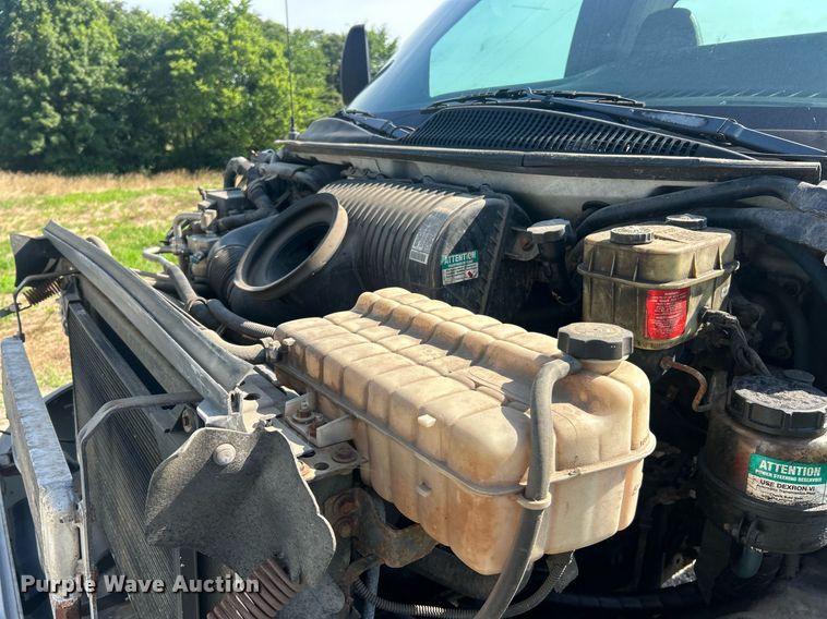 image for item EK8341 2007 GMC C5500 truck cab and chassis