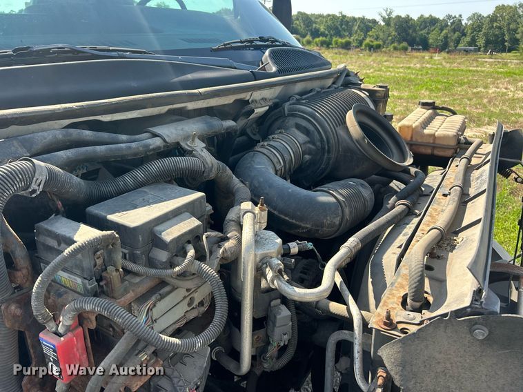 image for item EK8341 2007 GMC C5500 truck cab and chassis