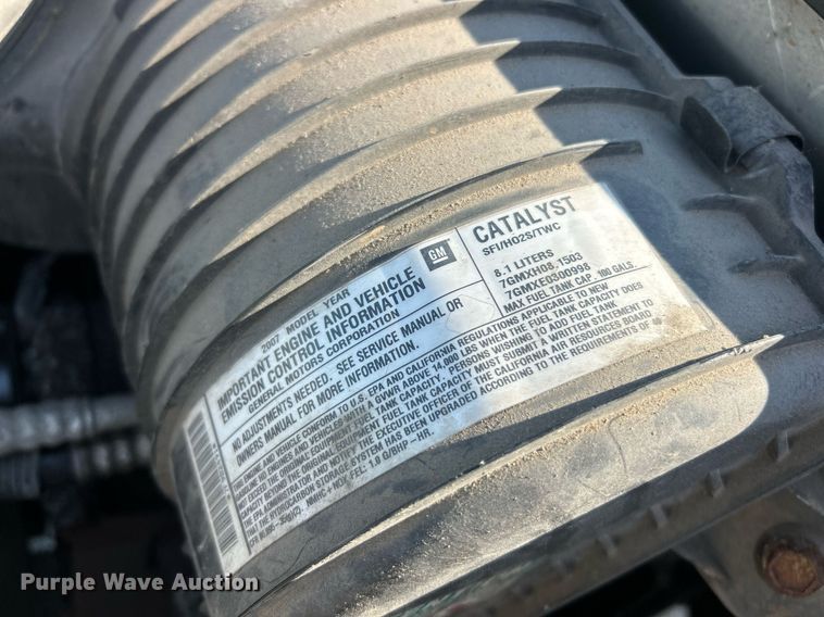 image for item EK8341 2007 GMC C5500 truck cab and chassis