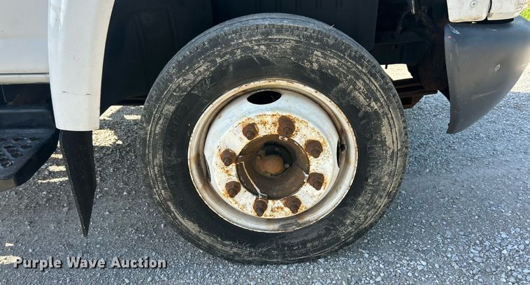 image for item EK8341 2007 GMC C5500 truck cab and chassis