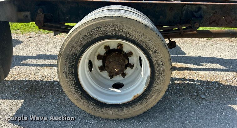 image for item EK8341 2007 GMC C5500 truck cab and chassis