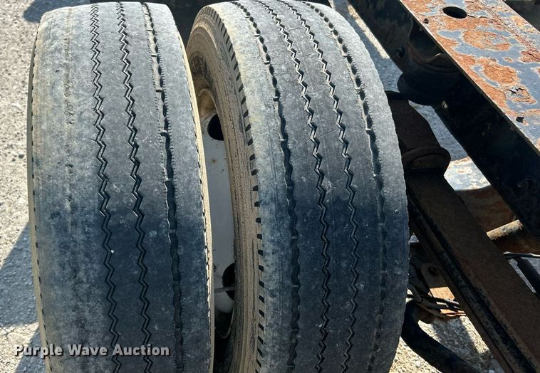 image for item EK8341 2007 GMC C5500 truck cab and chassis