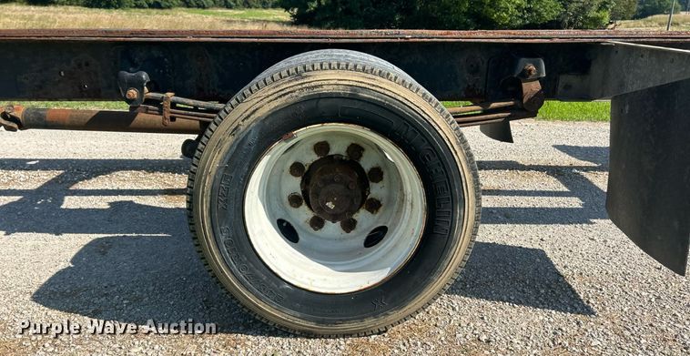 image for item EK8341 2007 GMC C5500 truck cab and chassis