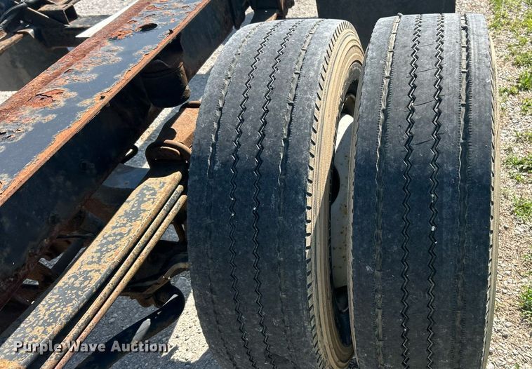 image for item EK8341 2007 GMC C5500 truck cab and chassis