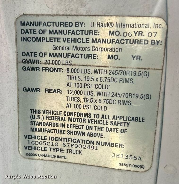 image for item EK8341 2007 GMC C5500 truck cab and chassis