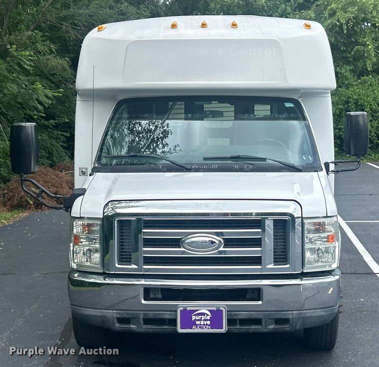 image for item EK8363 2015 Ford E450 Super Duty shuttle bus