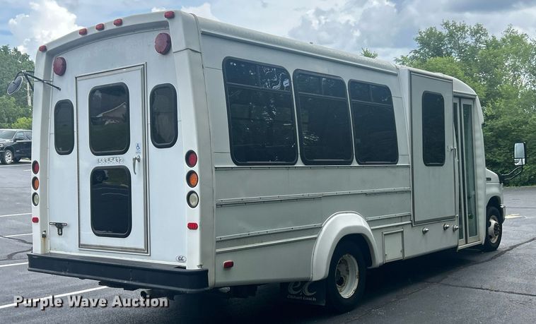 image for item EK8363 2015 Ford E450 Super Duty shuttle bus