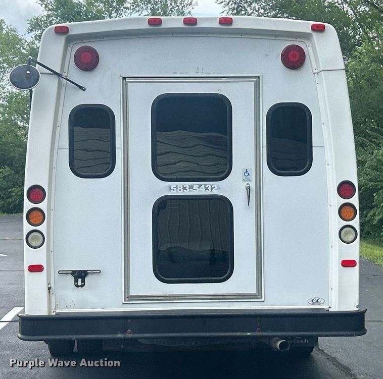 image for item EK8363 2015 Ford E450 Super Duty shuttle bus