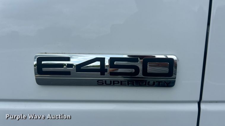 image for item EK8363 2015 Ford E450 Super Duty shuttle bus