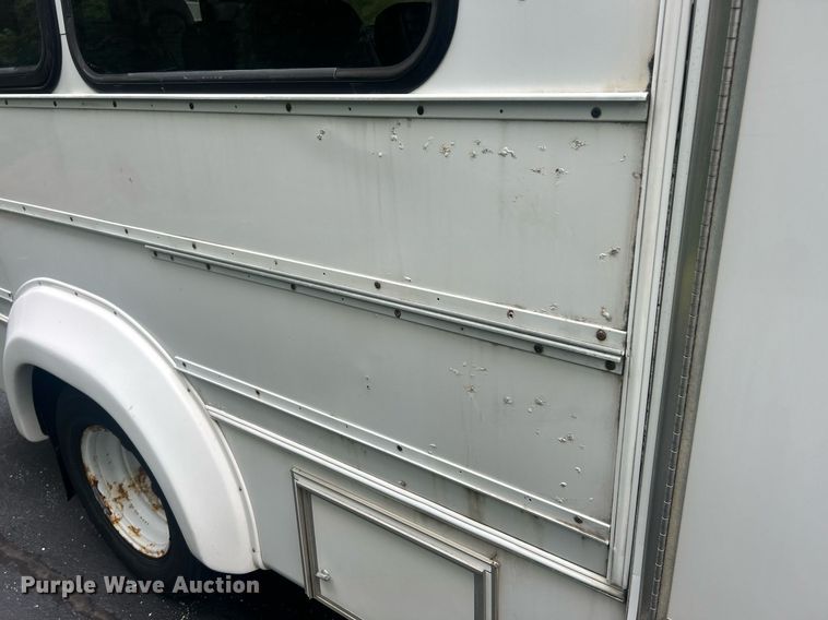 image for item EK8363 2015 Ford E450 Super Duty shuttle bus