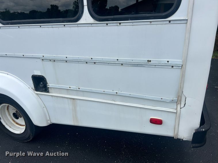 image for item EK8363 2015 Ford E450 Super Duty shuttle bus