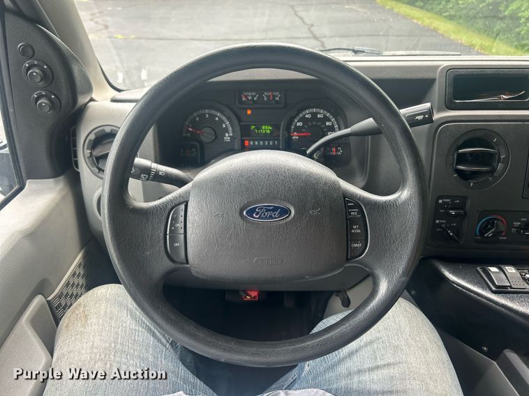 image for item EK8363 2015 Ford E450 Super Duty shuttle bus