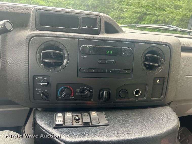 image for item EK8363 2015 Ford E450 Super Duty shuttle bus