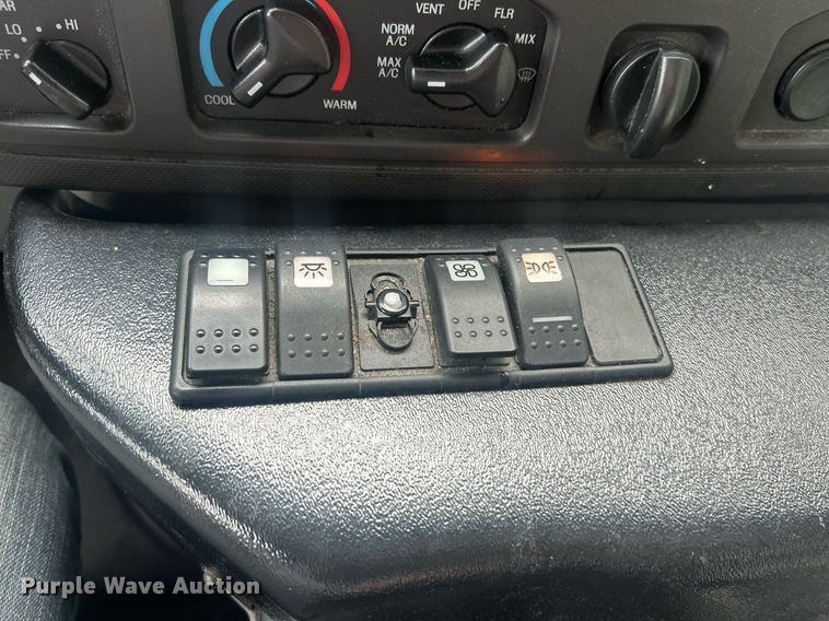 image for item EK8363 2015 Ford E450 Super Duty shuttle bus